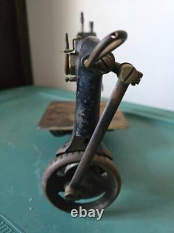 1920 SINGER 24-26 Chainstitch Sewing Machine Vintage RARE. Serial # G7973449