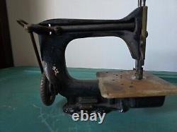 1920 SINGER 24-26 Chainstitch Sewing Machine Vintage RARE. Serial # G7973449