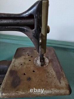 1920 SINGER 24-26 Chainstitch Sewing Machine Vintage RARE. Serial # G7973449