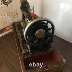 1920 Singer Sewing Machine 115 Wings Decal Motorized Attachments & Bentwood Case