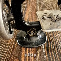 1920s Metal Singer Miniature Childs Hand-Crank Sewing Machine Model 20-1