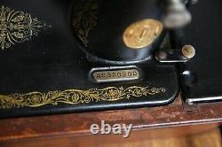 1920s Rare Antique Singer Knee Lever Sewing Machine USA With Wooden Case WORKS