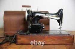 1920s Rare Antique Singer Knee Lever Sewing Machine USA With Wooden Case WORKS