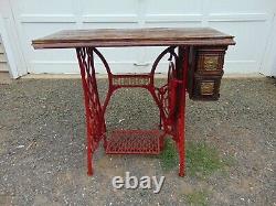 1920s SINGER RED COLOR TREADLE SEWING MACHINE CAST IRON TABLE BASE WITH TABLE