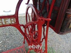 1920s SINGER RED COLOR TREADLE SEWING MACHINE CAST IRON TABLE BASE WITH TABLE