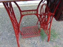 1920s SINGER RED COLOR TREADLE SEWING MACHINE CAST IRON TABLE BASE WITH TABLE