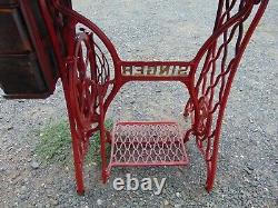 1920s SINGER RED COLOR TREADLE SEWING MACHINE CAST IRON TABLE BASE WITH TABLE