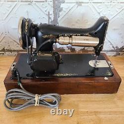 1923 Ornate Black Gold Antique Singer Sewing Machine Locking Bentwood Case + Key