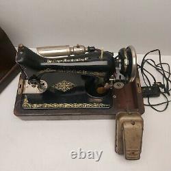 1924 Antique Singer Sewing Machine in Original Case Serial No. AA006659 Boxed