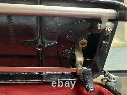 1925 99 K Singer Sewing Machine & Bentwood Case With Knee Control