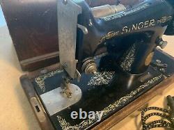 1925 Model 128 Vintage Singer Portable Sewing Machine Brentwood Case WORKS