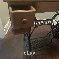 1925 Singer Sewing Machine in 5 Drawer Cabinet AA720484