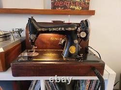 1925 Vintage Singer Sewing Machine with Wood Case, Knee Lever, Cord -Working