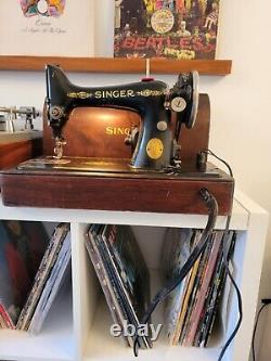 1925 Vintage Singer Sewing Machine with Wood Case, Knee Lever, Cord -Working