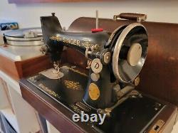 1925 Vintage Singer Sewing Machine with Wood Case, Knee Lever, Cord -Working