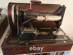 1925 Vintage Singer Sewing Machine with Wood Case, Knee Lever, Cord -Working