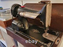 1925 Vintage Singer Sewing Machine with Wood Case, Knee Lever, Cord -Working