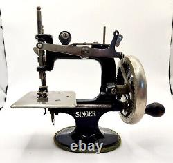 1926 SINGER Antique Model 20 Sewhandy Child's Sewing Machine 7 spoke original