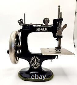 1926 SINGER Antique Model 20 Sewhandy Child's Sewing Machine 7 spoke original