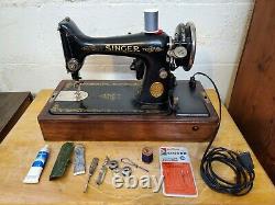 1926 Singer Model 99 Sewing Machine withKnee Bar Accessories Bent Wood Box AMAZING