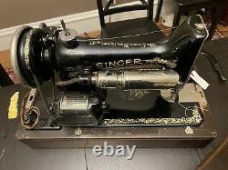 1926 Singer Model 99 Sewing Machine withKnee Bar Accessories Bentwood Box! WORKING