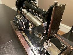 1926 Singer Model 99 Sewing Machine withKnee Bar Accessories Bentwood Box! WORKING