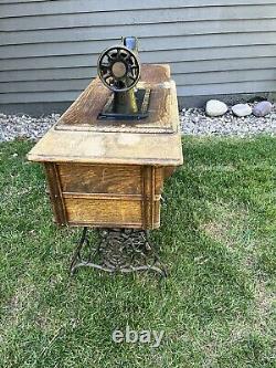 1926 Singer Sewing Machine With Cast Iron and Wood Table