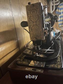 1926 antique sewing machine complete with original user manual and extras