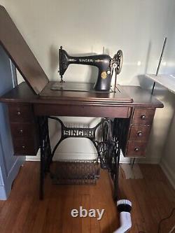 1927 Antique Singer Sawing Machine