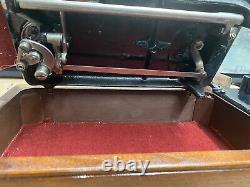 1927 Singer 99K sewing machine & Bentwood case and knee control