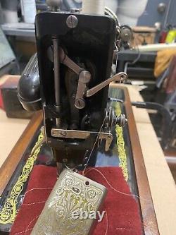 1927 Singer 99K sewing machine & Bentwood case and knee control