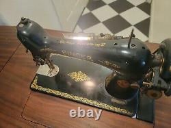 1927 Singer Sewing Machine In Hide-Away Table. Works Great! Vintage. Antique