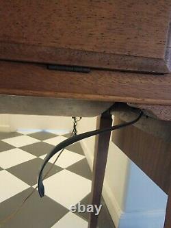 1927 Singer Sewing Machine In Hide-Away Table. Works Great! Vintage. Antique