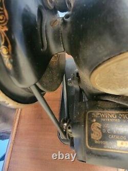 1927 Singer Sewing Machine In Hide-Away Table. Works Great! Vintage. Antique