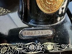 1927 Singer Sewing Machine Model 99 Bentwood Case/Key Works Great AB663435