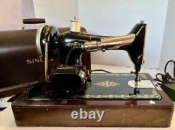 1927 Singer Sewing Machine Model 99 Bentwood Case/Key Works Great AB663435