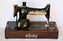 1927 Singer Sewing Machine No. 99-13, Knee Control, Light, Bentwood Case withKey