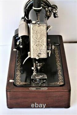 1927 Singer Sewing Machine No. 99-13, Knee Control, Light, Bentwood Case withKey