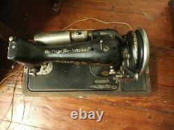 1928 Singer Knee Bar Sewing Machine with bentwood top Case handle model 99-13
