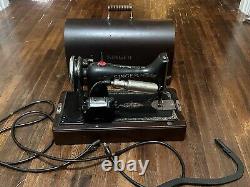 1928 Singer Sewing Machine- Compact Home Model- Excellent Working Condition