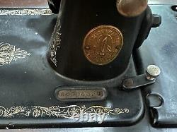 1928 Singer Sewing Machine- Compact Home Model- Excellent Working Condition