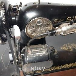 1928 knee operated Singer 66K Filigree Decal sewing machine in wooden case