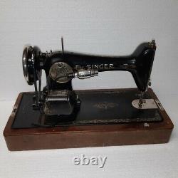 1928 knee operated Singer 66K Filigree Decal sewing machine in wooden case