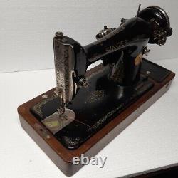 1928 knee operated Singer 66K Filigree Decal sewing machine in wooden case