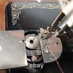 1928 knee operated Singer 66K Filigree Decal sewing machine in wooden case