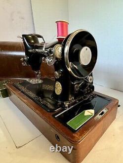 1930 Singer Sewing Machine No. 99 Knee Control Light Bentwood Case withKey Working