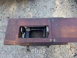 1930 Vintage SINGER SEWING MACHINE WithORIGINAL CABINET& TABLE (MANUAL INCLUDED)