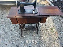 1930 Vintage SINGER SEWING MACHINE WithORIGINAL CABINET& TABLE (MANUAL INCLUDED)