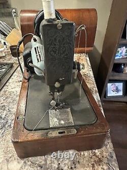 1942 Singer Model 99 Crinkle Sewing Machine In Bentwood Case WithPedal Tested