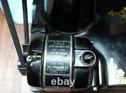 1945 SINGER FEATHERWEIGHT Sewing Machine #221 with Case